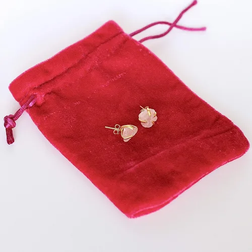 Vista 5 de TheGlamHarbor - Aretes de piedra preciosa cruda, hechos a mano, chapados en oro de 18 quilates, joyería de cristal hipoalergénico (cuarzo rosa)