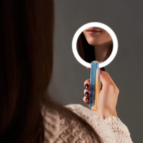 Vista 2 de Lumee Espejo de maquillaje iluminado – Espejo redondo con luz LED con batería recargable, mango plegable, espejo de mano portátil compacto