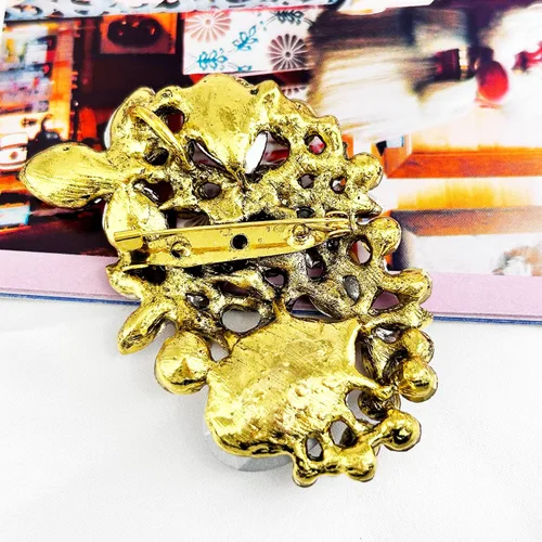 Vista 4 de SELOVO Broche de diamantes de imitación con diseño de flores, tono dorado vintage
