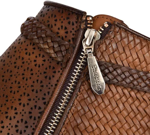 Vista 8 de Cuadra Botín de mujer en piel bovina con perforaciones con cremallera