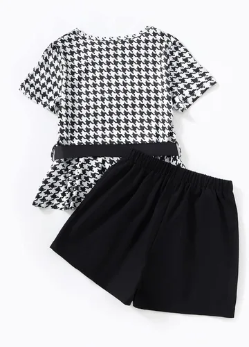 Vista 2 de WDIRARA Conjunto de 2 piezas de camiseta de manga corta con cinturón de pata de gallo y pantalones cortos con botones para niña
