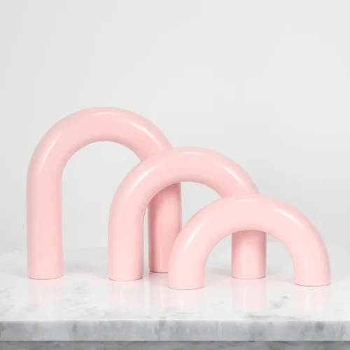 Vista 2 de HMASYO 3 piezas de estatua de objetos decorativos de arco rosa, estantería de mesa auxiliar, decoración estética para sala de estar, dormitorio