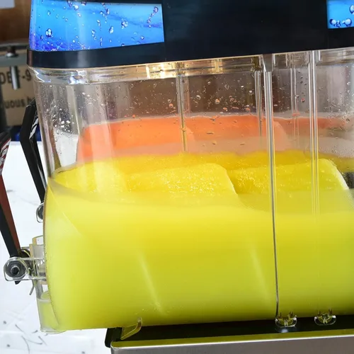 Vista 2 de Kolice Máquina comercial de hielo Slush, máquina de bebida congelada Margarita, máquina de enfriamiento para hacer bebidas