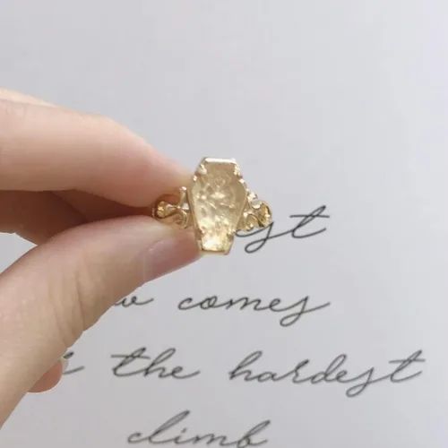 Vista 4 de OIDIMS Anillos abiertos de ataúd de rosas con diseño de ataúd de flor de rosa, estilo punk gótico, para mujeres y hombres, ajustable, extensible