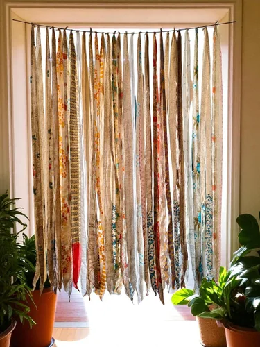 Vista 6 de Mango Gifts Exotic Elegance: Cortina de puerta de cinta multicolor hecha a mano en seda vieja Sari Beige