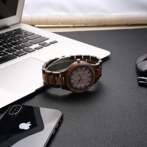 Vista 4 de Reloj de madera Fodiyaer con grabado para hombre, regalo ideal para tu novio, tu marido, para un aniversario, Navidad, cumpleaños, día del Padre