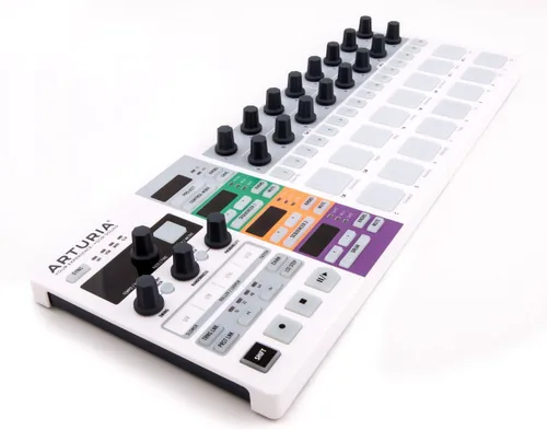 Vista 2 de Arturia Secuenciador de controlador Beatstep Pro