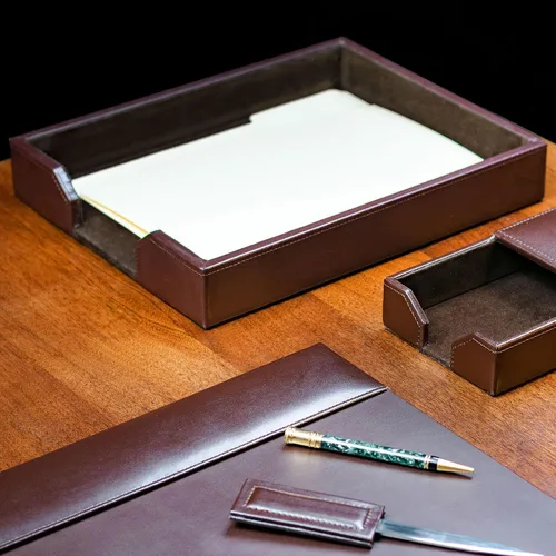 Vista 8 de Dacasso Bandeja de lujo de cuero regenerado marrón oscuro, organizador de papel para artículos esenciales de oficina y decoración de escritorio