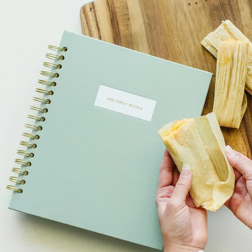 Vista 6 de Promptly Journals, Nuestras Recetas Familiares: Un Recuerdo de Comidas y Recuerdos (Aloe, Verde, Lino) Diario de recetas Diario de cocina