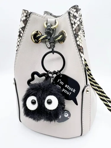 Vista 4 de YJacuing Llavero de peluche Dust Bunny Soot Sprite (estilo A)