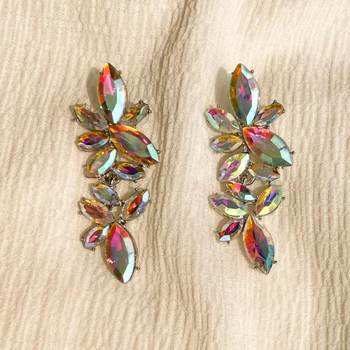 Vista 6 de ASTRUE Aretes iridiscentes con diamantes de imitación brillantes, elegantes aretes colgantes para bodas, fiestas y glamour diario, joyería ligera e