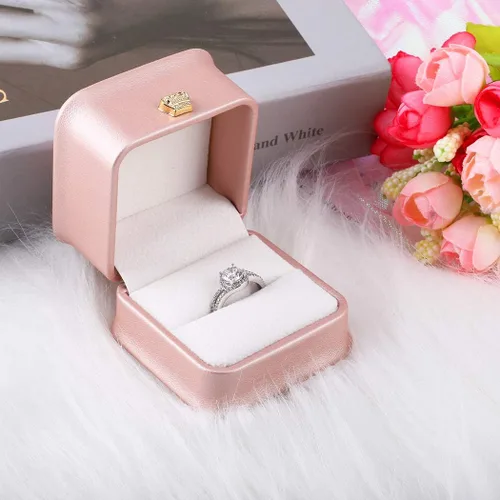 Vista 2 de iSuperb Juego de 2 cajas de anillo rosa para propuesta, caja de regalo de compromiso para parejas, caja de regalo de piel sintética, aretes