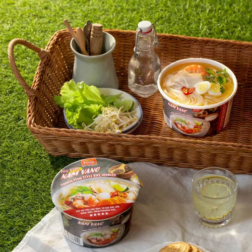 Vista 8 de SIMPLY FOOD Fideos instantáneos de arroz Phnom Penh (H Tiếu Nam Vang) – 9 tazones/2.65 oz cada uno – Deliciosos, finos, planos, fideos de arroz