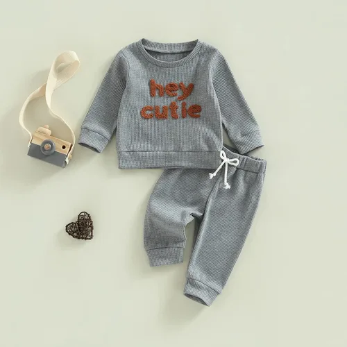 Vista 2 de Conjunto de sudadera de manga larga con estampado de letras y pantalones para bebés y niñas