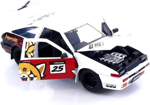 Vista 5 de Jada Toys Sanrio 1:24 1986 Toyota Trueno (AE86) - Figura de coche fundido a presión y Aggretsuko, juguetes para niños y adultos (33725)