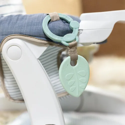 Vista 11 de Ingenuity Prop Spot Asiento de Piso para Aprender a Sentarse para Bebé, Bandeja Removible, 2 Juguetes Enlazables, Estera para Tiempo de Barriga Casi