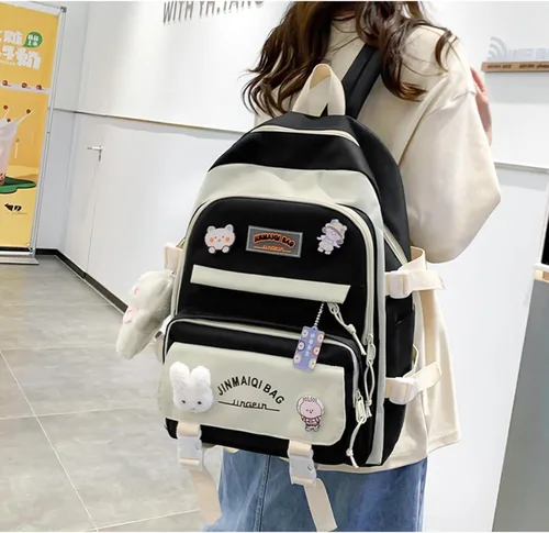 Vista 3 de Juego de 5 mochilas kawaii lindas con alfileres colgantes de oso, diseño de retazos, diseño de conejito de anime japonés (negro)