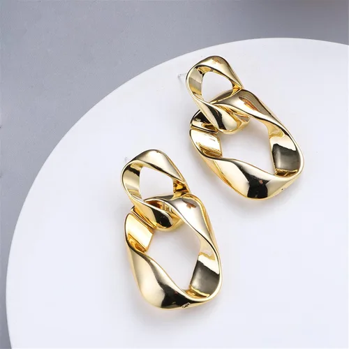 Vista 5 de Aretes de eslabones de cadena gruesa cubana para mujeres y niñas, a la moda, vintage, ligeros, chapados en oro de 14 quilates, clip de acrílico