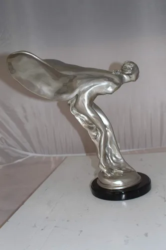 Vista 2 de Rolls Royce - Estatua de bronce grande - Tamaño: 14" L x 17" W x 18" H.