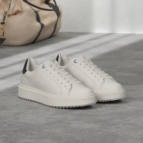 Vista 2 de Steve Madden Tenis Catcher para mujer