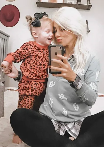 Vista 2 de Conjunto de ropa con estampado de leopardo para niñas pequeñas, camiseta de manga larga y pantalones, 2 piezas