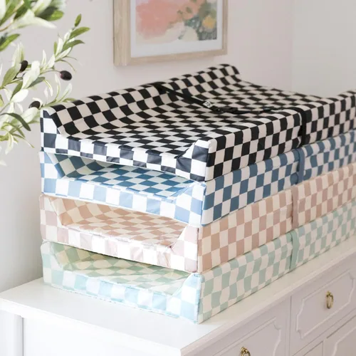 Vista 10 de Tiny Twinkle Cambiador de pañales para tocador y mesa de guardería, impermeable, lavable y a prueba de desorden con correa de seguridad, base Damas