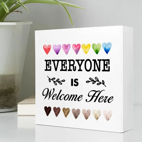 Vista 3 de Letrero de madera con texto en inglés «Everyone Is Welcome Here», letrero de bienvenida para el aula, letrero de bienvenida de regreso a clases