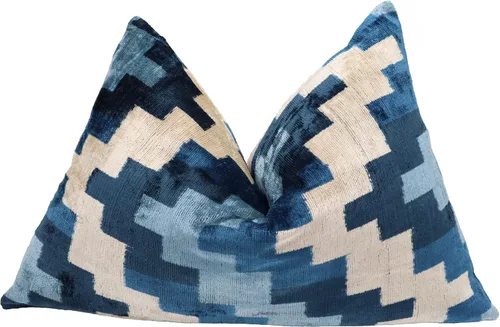Vista 5 de CANVELLO -Exquisita almohada/cojín de plumón: almohadas de plumas elegancia y arte Almohadas icónicas con diseño Ikat Seda de terciopelo suave