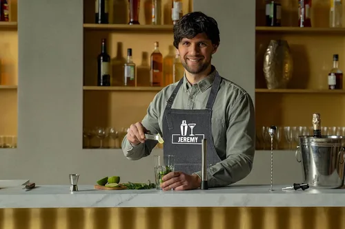 Vista 5 de Hot4TShirts Delantal personalizado para hombres y mujeres - Delantal de camarero de mezclilla personalizado con bolsillos - Regalos de bartending