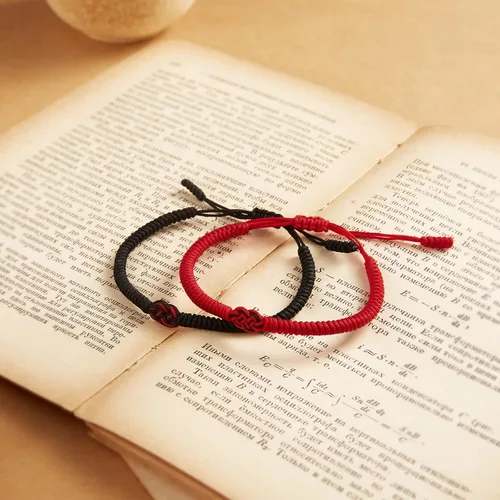 Vista 2 de Desimtion Regalos para mamá, papá, parejas, 100 idiomas, "I Love You", pulseras rojas del destino para novio y novia