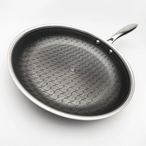 Vista 2 de Hell's Kitchen Sartén Híbrida de 11", Acero Inoxidable Tri-Clad y Cerámica Antiadherente Libre de PFAS, sin PFOA, sin PTFE, sin Teflón, Utensilios