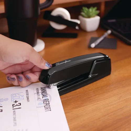 Vista 2 de Swingline 747 - Engrapadora icónica de escritorio, capacidad para engrapar 25 hojas, engrapadora resistente para suministros de escritorio, oficina