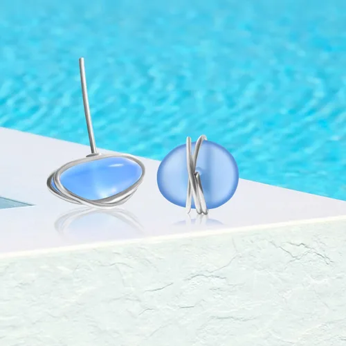 Vista 4 de Aretes de cristal de mar de plata de ley S925, hipoalergénicos, hechos a mano, aretes de tuerca hechos a mano de cristal de playa, joyería