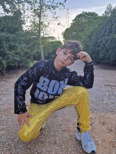 Vista 4 de LOLANTA Disfraz de baile para niños y niñas, ropa de hip hop con lentejuelas de los años 80 y 90, trajes brillantes de baile