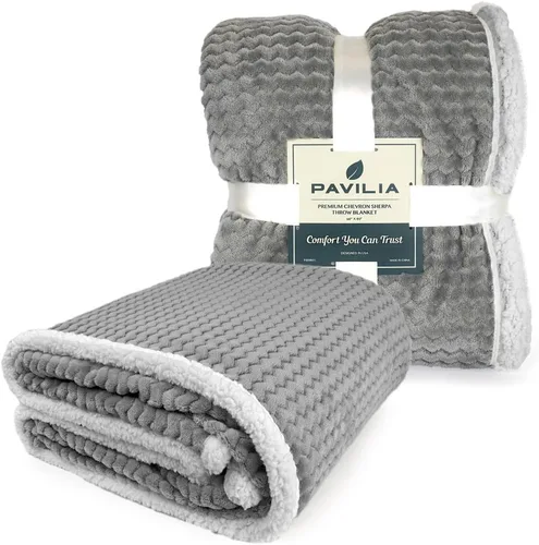 Vista 2 de PAVILIA manta de forro polar sherpa prémium, suave, acolchada, reversible, cálida y acogedora de microfibra lisa para sofá