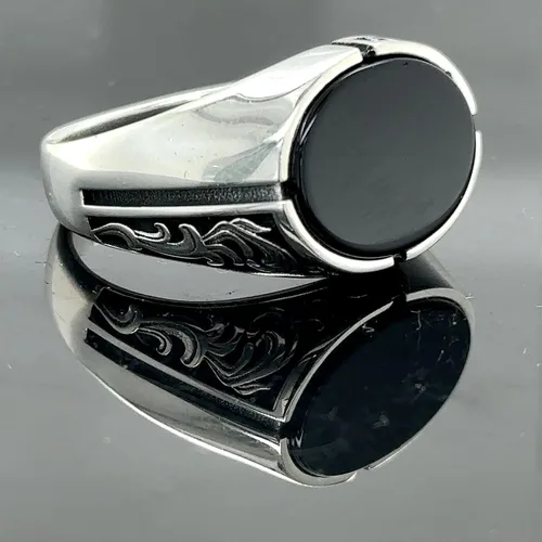 Vista 4 de Minimal Black Onyx Signet Ring, Wedding Ring For Men, Oval Onyx Ring, Minimalist Signet Ring, 925k Sterling Silver Ring, Gift For Him