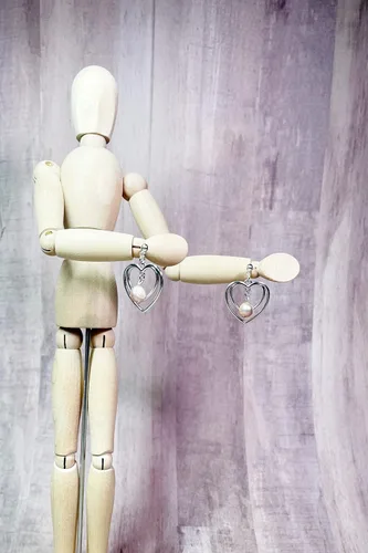 Vista 3 de Pearl Hearts Dangle Earrings