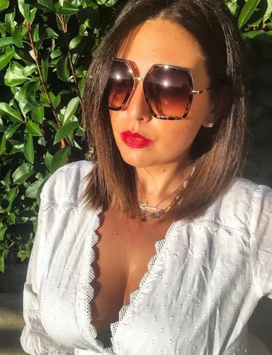 Vista 4 de FEISEDY Women Large Hexagon Inspired Sunglasses Fashion Irregular Design Style Geometric B2503