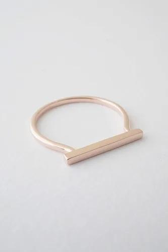 Vista 2 de Honeycat Anillo de barra larga en oro, oro rosa o plata Joyería minimalista y delicada