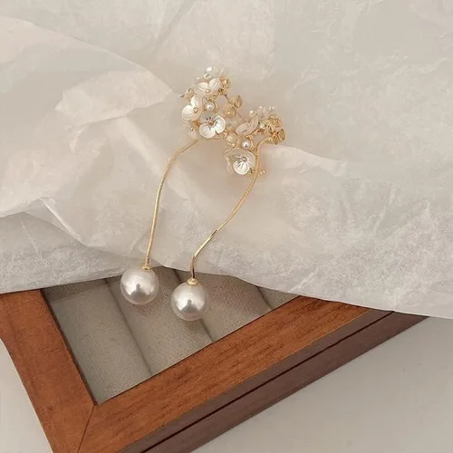 Vista 7 de Aretes colgantes de perlas blancas de plata de ley 925 con flecos largos y pétalos, aretes colgantes para mujer