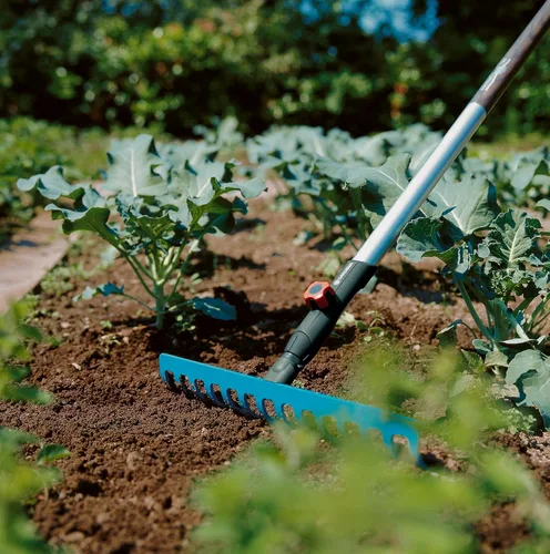 Vista 2 de Gardena Combisystem Rastrillo de jardín de 14 dientes, 14.2 in de ancho, se adapta a todos los mangos cs (3178-20)