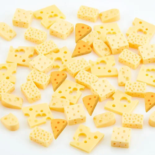 Vista 5 de CHGCRAFT 100 piezas de 5 estilos en miniatura de cocina de resina de queso de simulación de pastel de queso de imitación de oro artificial