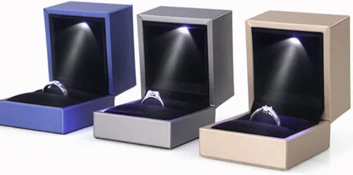 Vista 4 de anso Joyero con luz LED colgante para regalo, pulsera con luz (plata, caja de anillo)