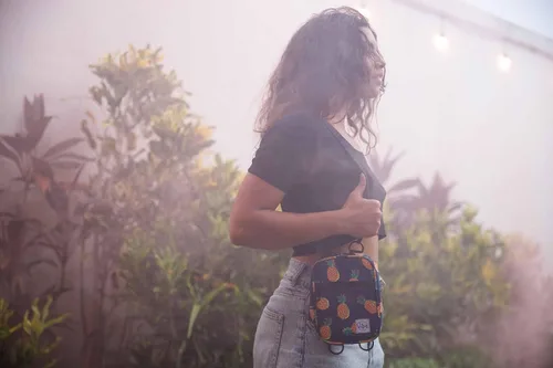Vista 3 de Bolso bandolera para mujeres y hombres, 5 en 1, multiuso de poliéster reciclado, mochila cruzada, Pineapples, Bolso bandolera