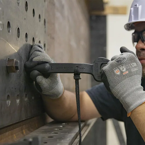 Vista 8 de KLEIN TOOLS 3212TT Llave de boca abierta de construcción con orificio para amarrar, fabricada en EE. UU., apertura nominal de 1-1/4 pulgadas, perno