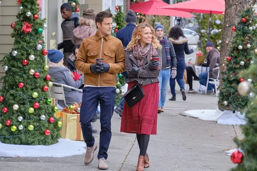 Vista 4 de Hallmark 3-Movie Collection Christmas CEO, A Christmas Together With You & An Unexpected Christmas