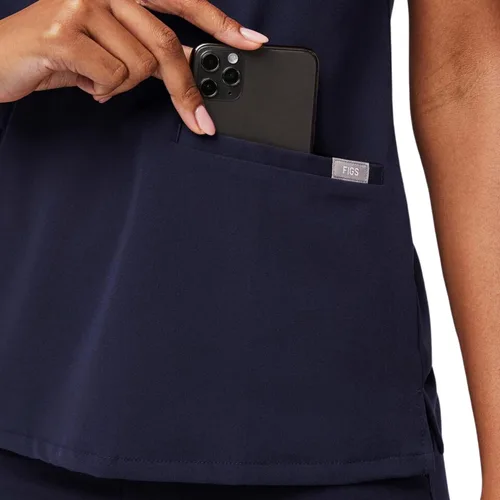 Vista 4 de FIGS Casma Scrub Tops para mujer ajuste clásico 3 bolsillos elástico en cuatro direcciones antiarrugas para mujer