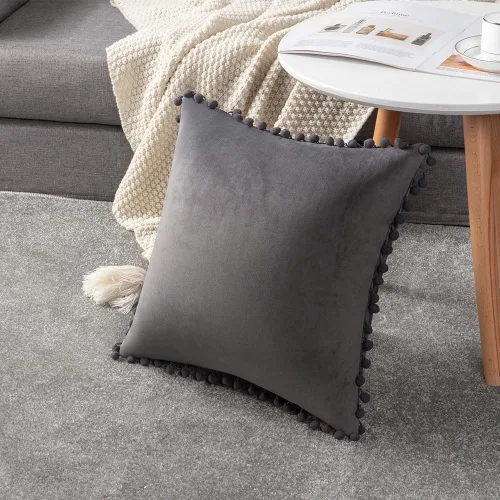 Vista 6 de DEZENE Fundas de almohada 18x18 gris oscuro: Paquete de 2 fundas de almohada decorativas cuadradas de terciopelo suave con pompones para decoración
