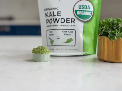Vista 9 de KOYAH - Polvo de col rizada orgánica, liofilizado: 30 porciones Cultivado en Estados Unidos, 1 cucharada = 1 taza de polvo fresco de hoja entera