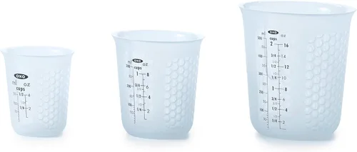 Vista 7 de 1 taza de medir de silicón para exprimir y verter, con patrón Stay-Cool, de la marca Oxo Good Grips, Transparente